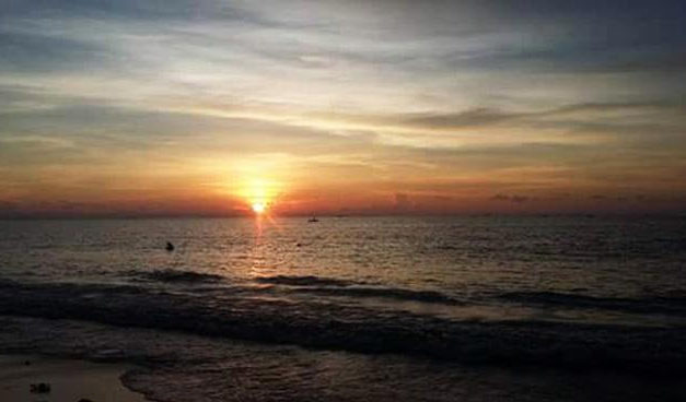 Cantiknya Pantai Tanjung Bayang di Kota Makassar