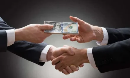 Apa Itu Penyuapan dan Dampaknya Bagi Bisnis