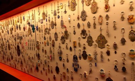 Souvenir Unik Ini Dianggap Pembawa Keberuntungan